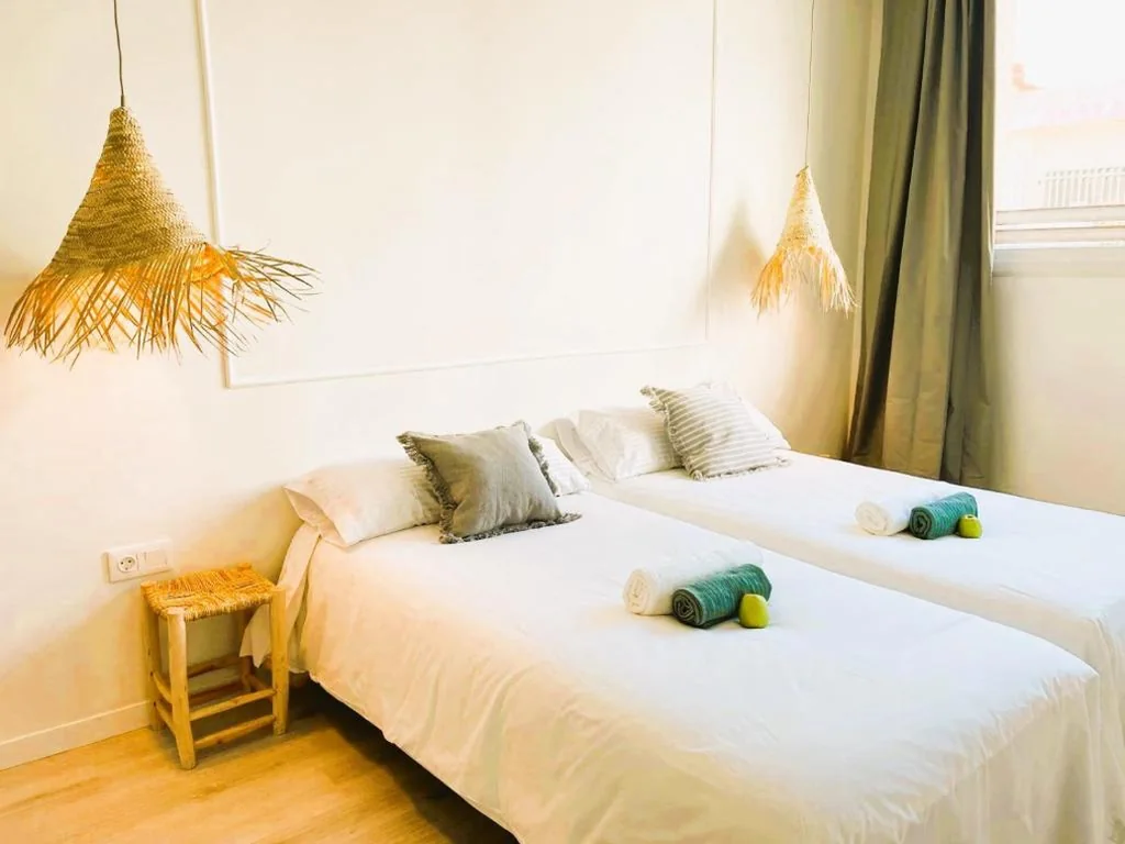Chambre Double avec salle de bains - 2 lits — COLLECTION PORT - B&B Boutique , Alicante Center