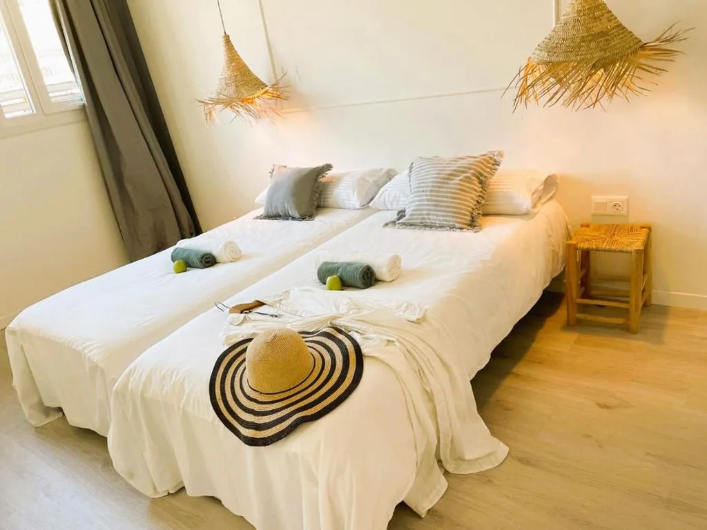 Chambre Double avec salle de bains - 2 lits — COLLECTION PORT - B&B Boutique , Alicante Center