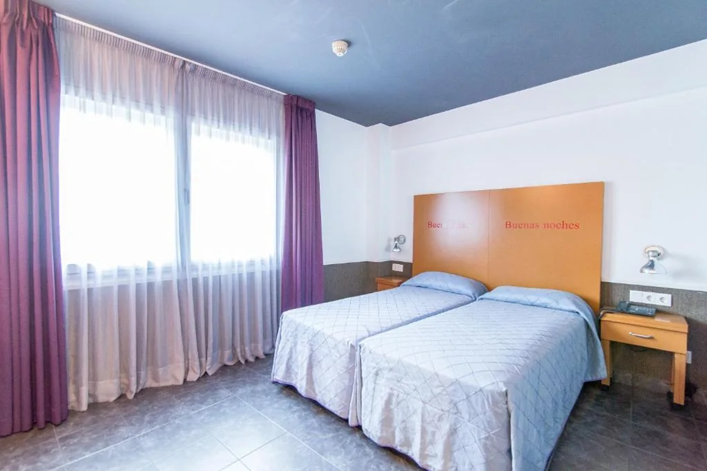 Double Room with Private Bathroom - 1 or 2 Beds — Colors