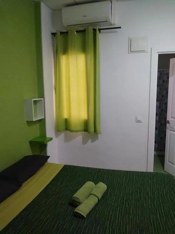Habitación Individual con baño privado — Colors Rooms