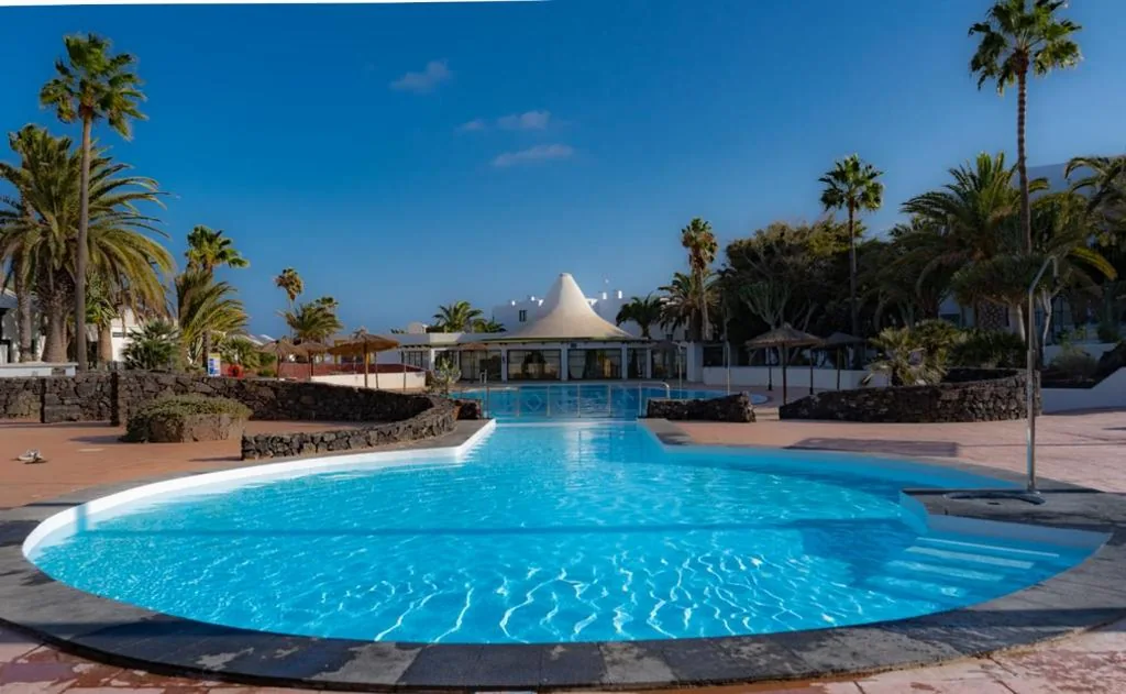 Comfortable houses Playa Roca beachfront access