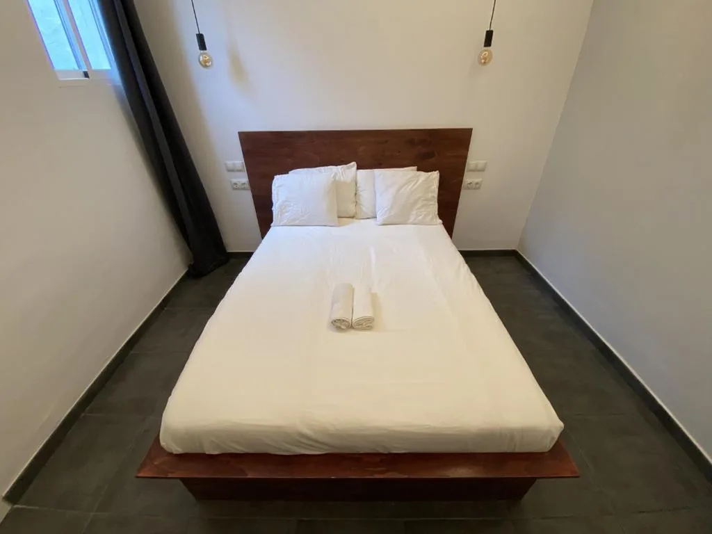 Habitación Doble con baño compartido — Compass House
