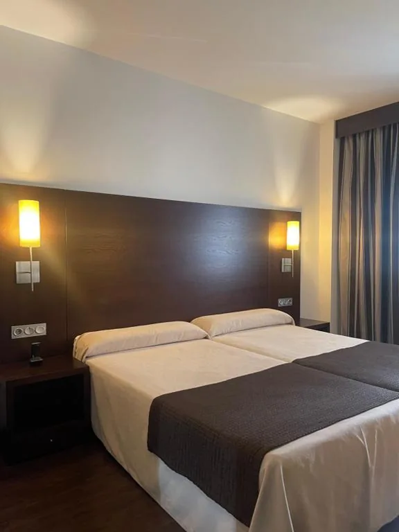 Habitación Doble adaptada para personas con discapacidad - 2 camas — Complejo 24H