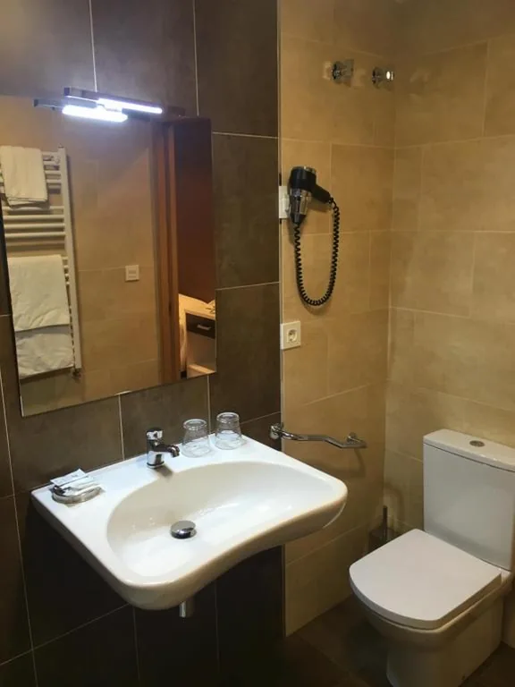 Habitación Doble adaptada para personas con movilidad reducida — Complejo Hotelero La Braña