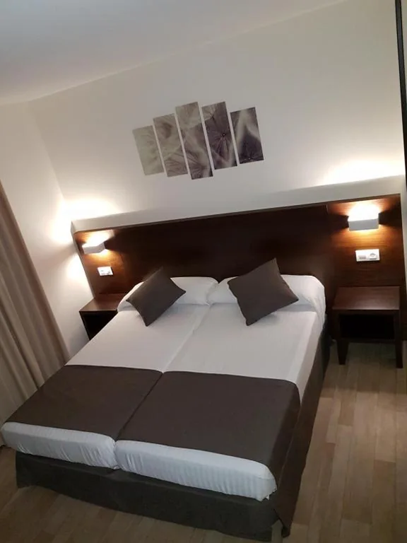 Habitación Doble con vistas a las montañas - 2 camas — Complejo O Piñeiral A Fonsagrada