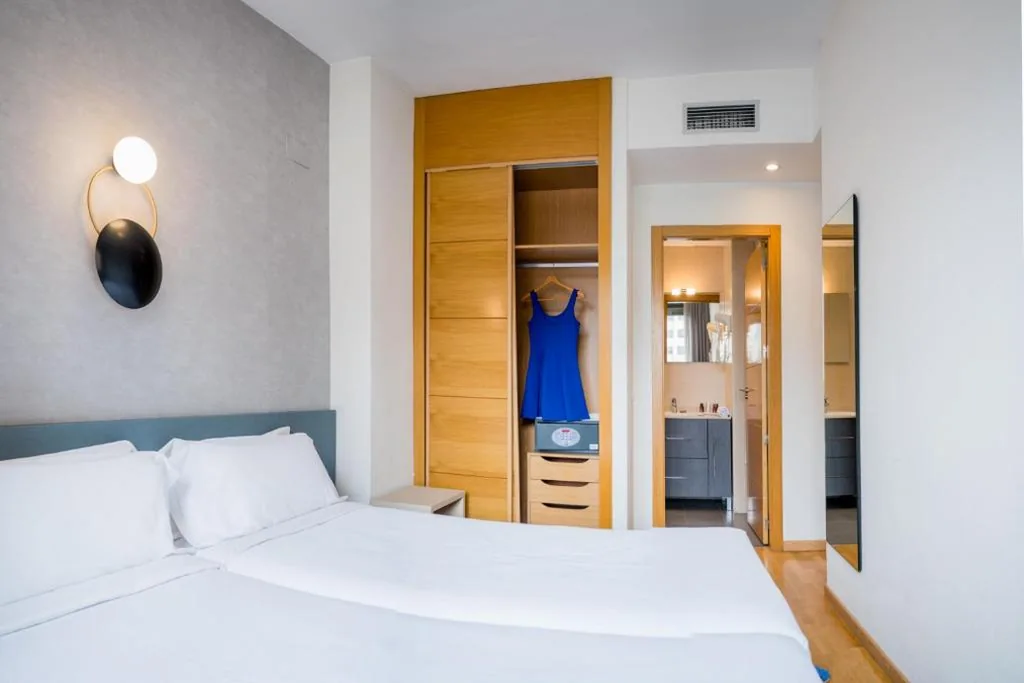 两卧室套房（3 位成人） — Compostela Suites