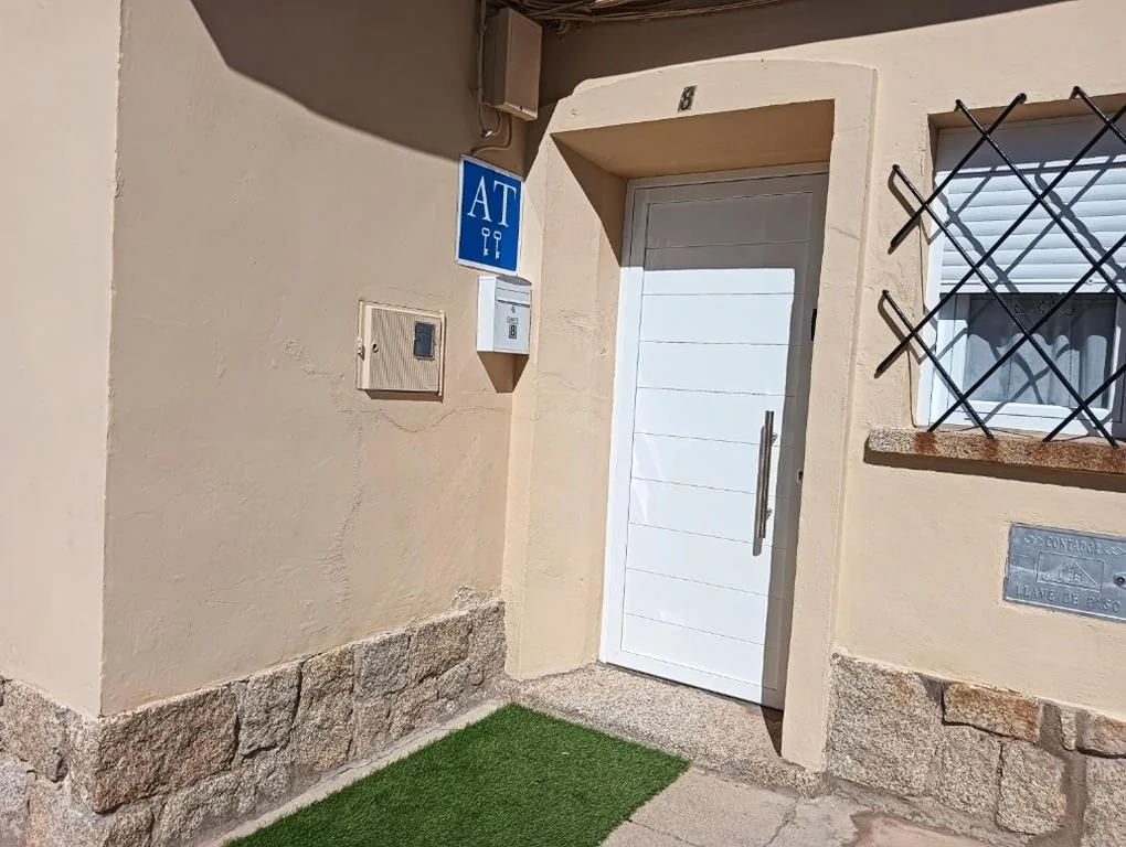 Conde de la Encina Patio privado y parking fácil a 10 min de la Plaza Mayor