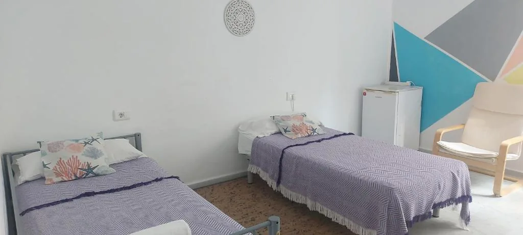 Habitación Estándar con baño compartido - 2 camas — Coordenadas Ibiza