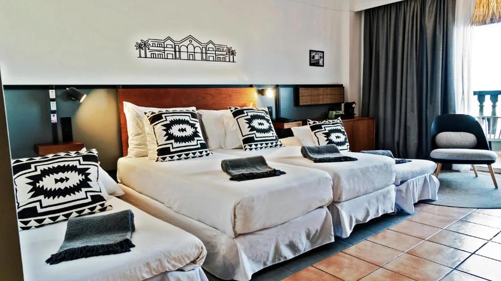 Chambre double avec vue sur la piscine (2 adultes + 2 enfants) — Coral Cotillo Beach