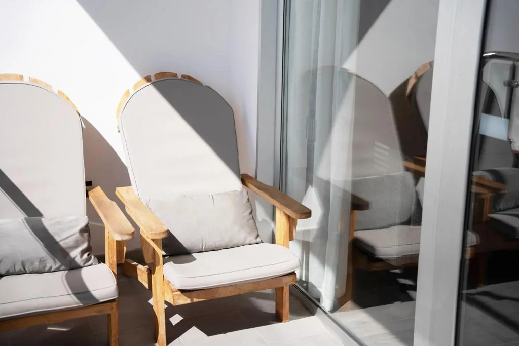 Suite con vistas a la piscina (3 adultos) — Coral Ocean View - Adults Only