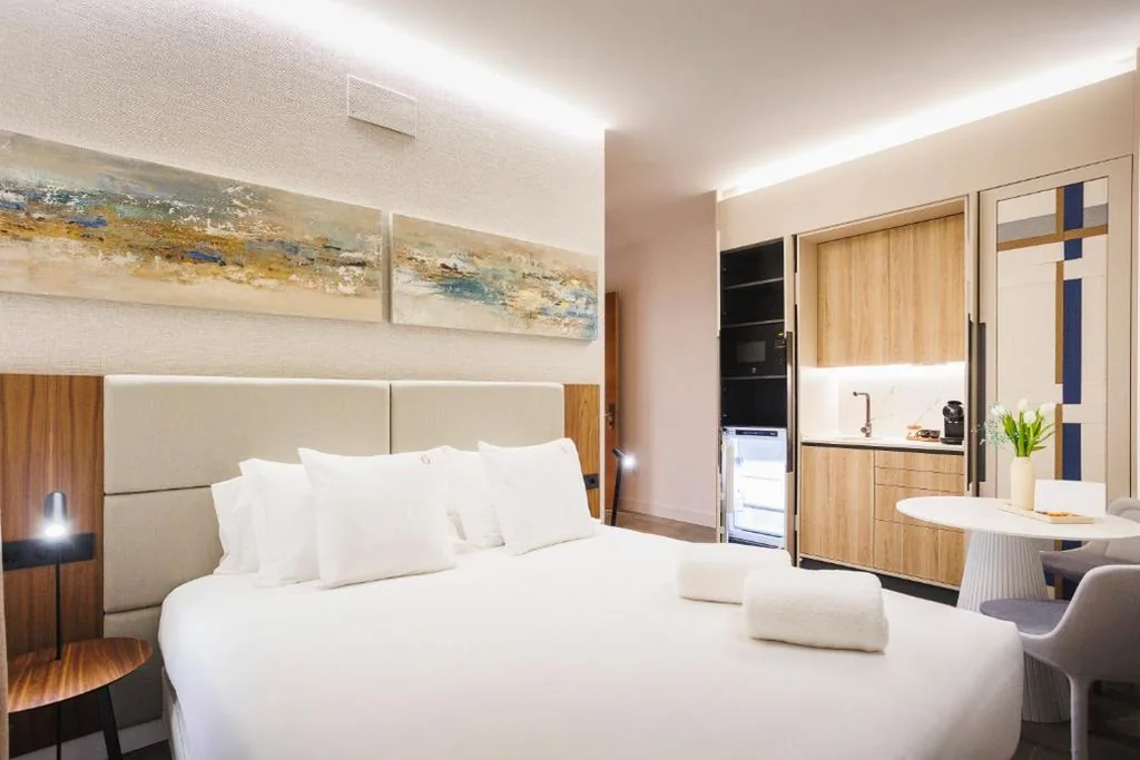 Estudio Deluxe con cama grande — Corral del Carbón GG Luxury Hotel Boutique