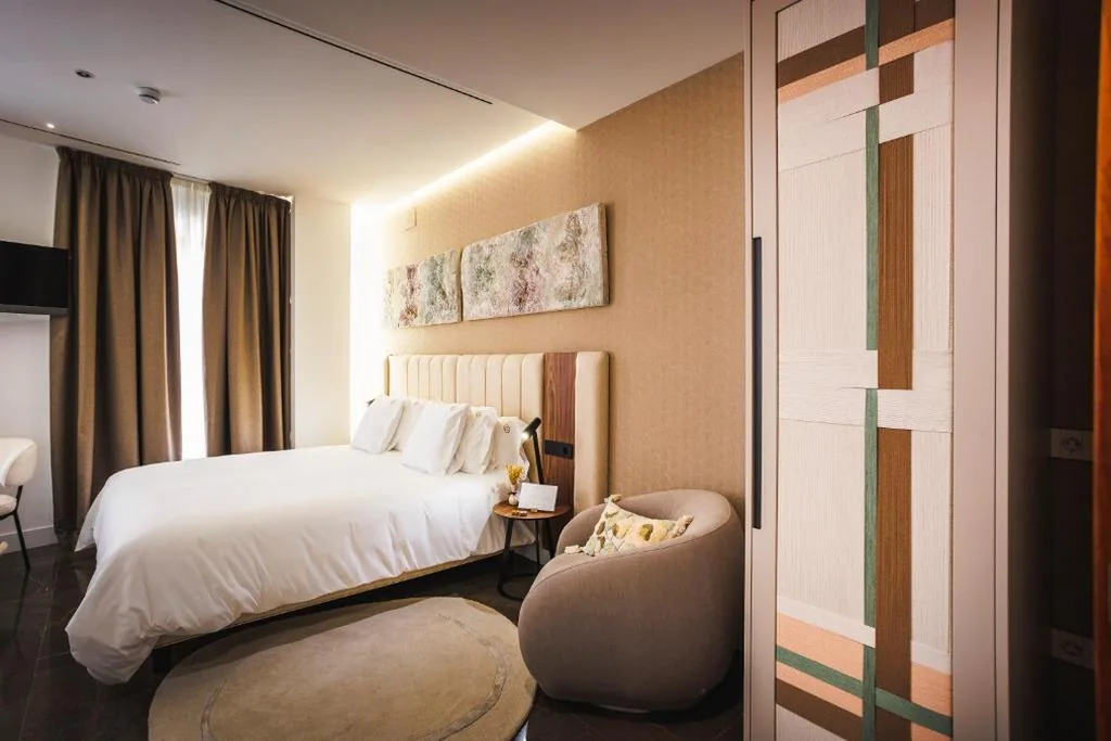 Estudio Deluxe con cama grande — Corral del Carbón GG Luxury Hotel Boutique