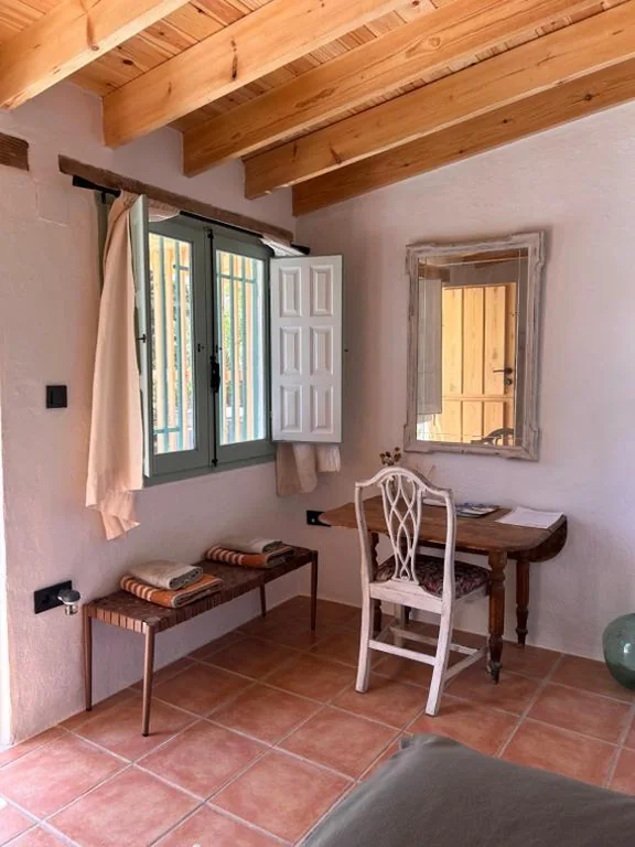 Camera doppia con vista sulla piscina — Cortijo Vacas Gordas B&B