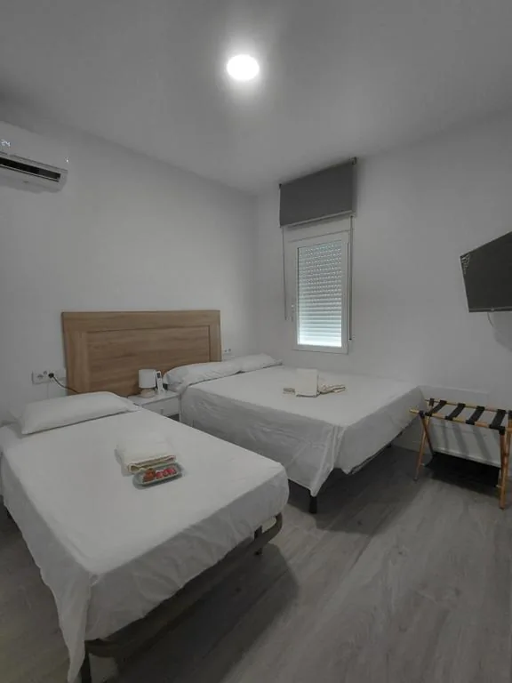 Habitación Triple con baño privado — Corvera Guss