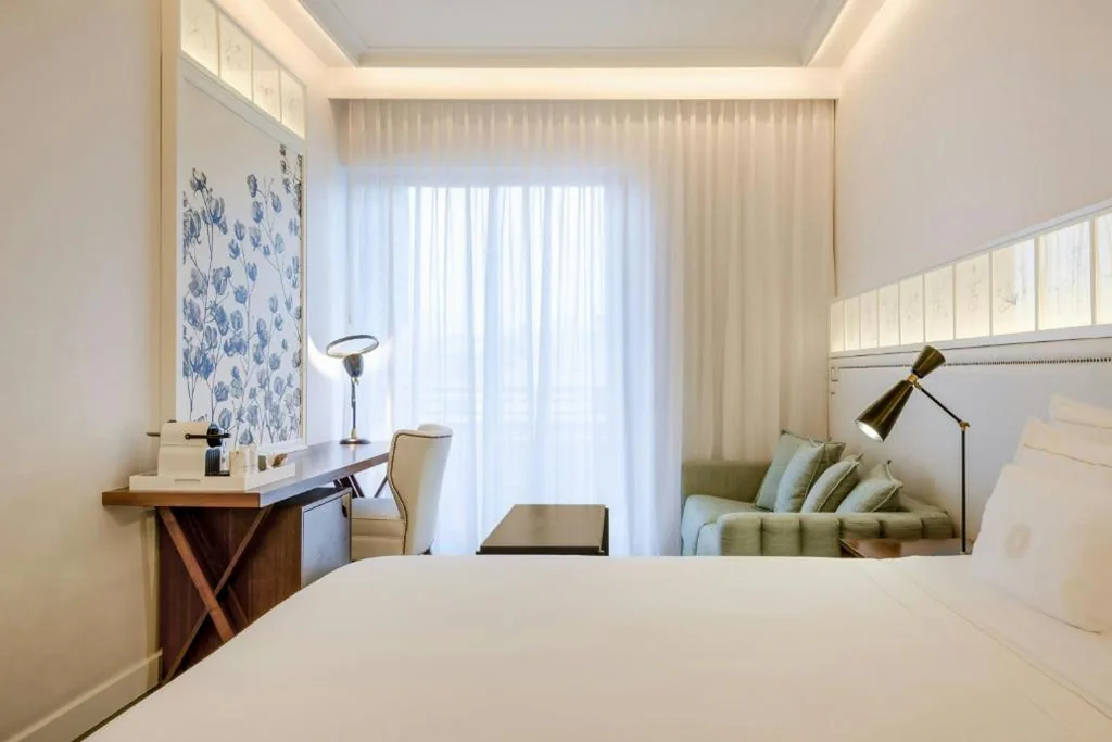 Habitación Egyptian Esquinera con cama extragrande — Cotton House Hotel, Autograph Collection