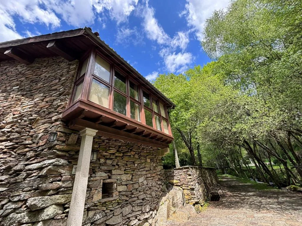 Suite avec vue sur la rivière — Couso Relax
