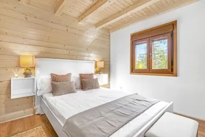 Cozy wood cabin, Casino, Pool, 25 min to Madrid Center — Foto 2
