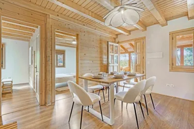 Cozy wood cabin, Casino, Pool, 25 min to Madrid Center — Foto 5