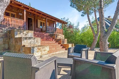 Cozy wood cabin, Casino, Pool, 25 min to Madrid Center — Foto 6