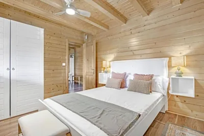 Cozy wood cabin, Casino, Pool, 25 min to Madrid Center — Foto 7