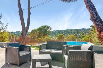 Cozy wood cabin, Casino, Pool, 25 min to Madrid Center — Foto 9
