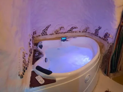 Creatively designed CaveHouse with jacuzzi — Foto 3