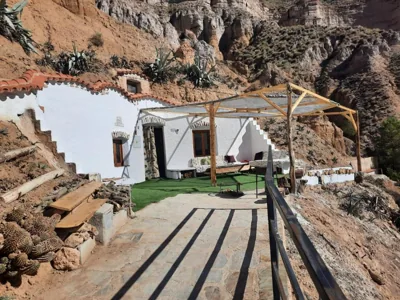 Creatively designed CaveHouse with jacuzzi — Foto 9