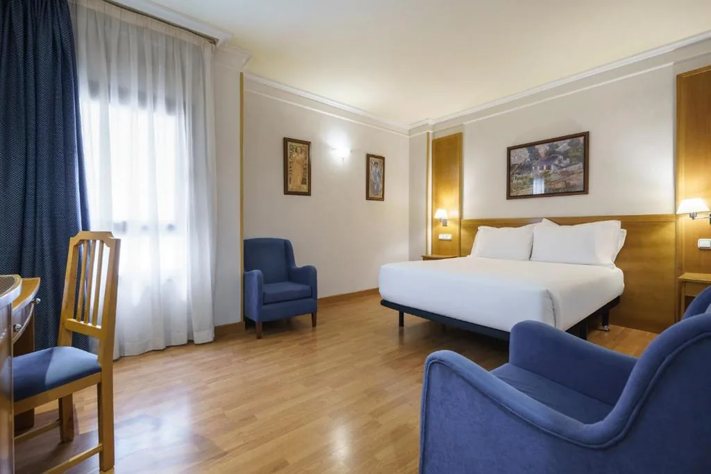 Doppelzimmer mit Parkplatz – 1 oder 2 Betten — Crisol Almería