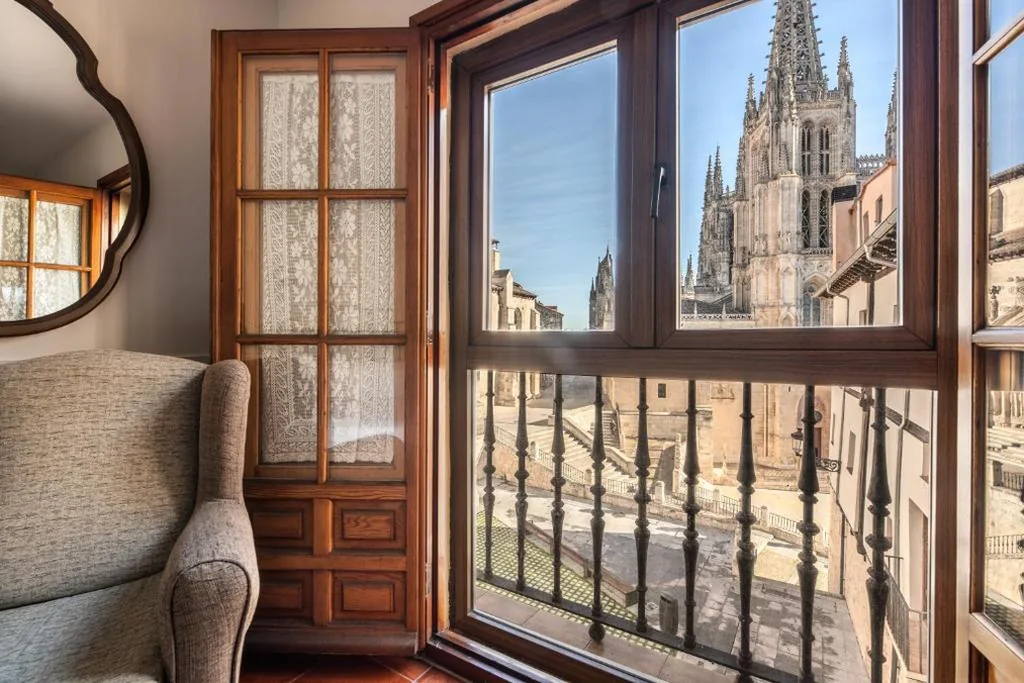 Quarto Duplo com vista para a catedral — Crisol Mesón del Cid