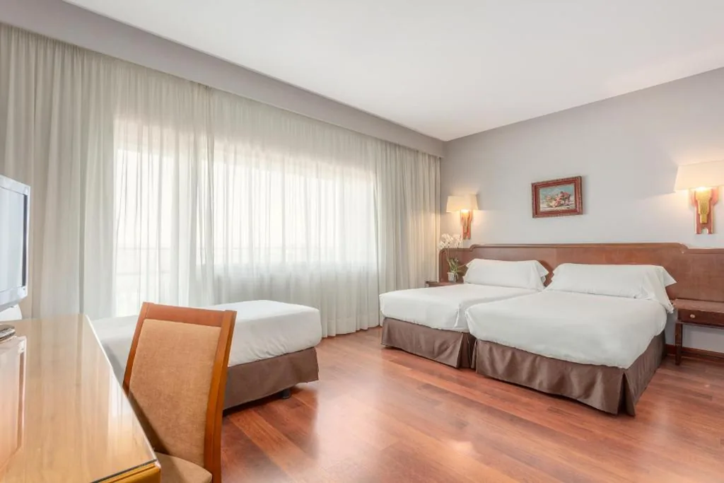 Habitación Doble con cama supletoria - 1 o 2 camas — Crisol Regio
