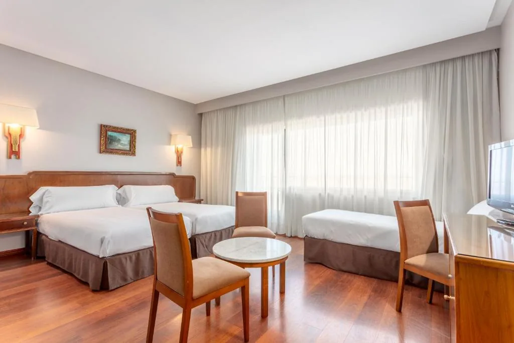 Habitación Familiar con baño privado — Crisol Regio