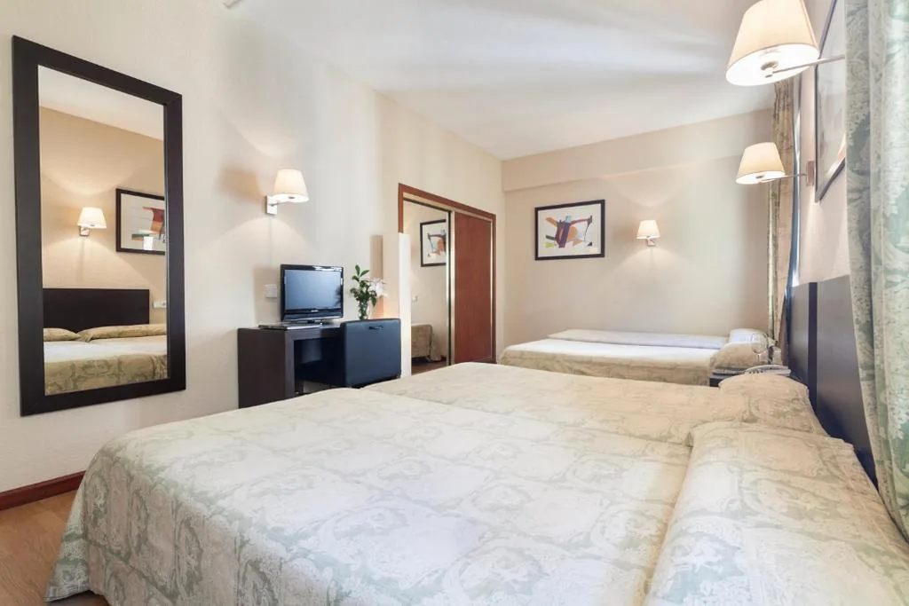 Tweepersoonskamer met 2 extra bedden — Crisol Riosol