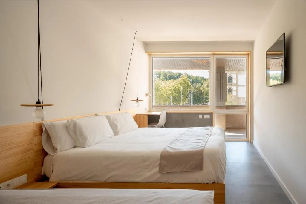 Superior tweepersoonskamer met uitzicht op de stad - 1 of 2 bedden — Cristina Enea Rooms