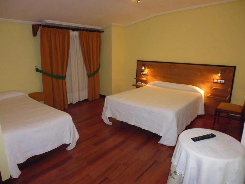Habitación Triple — Cruceiro do Monte