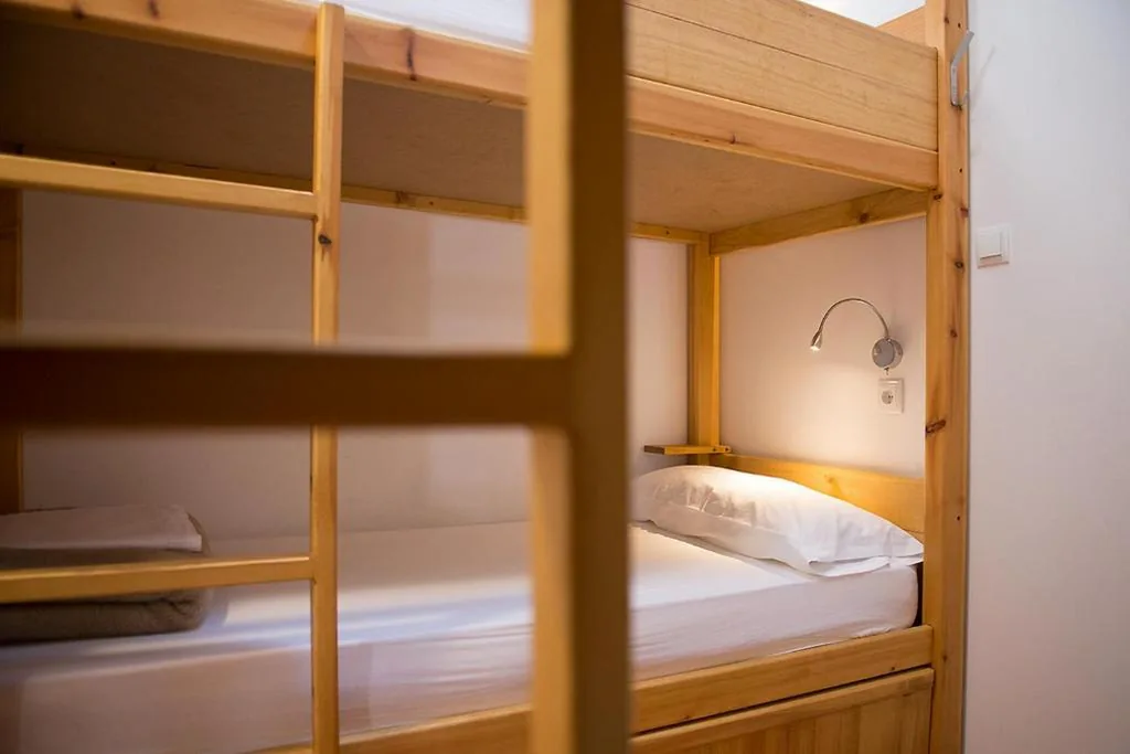 Bett im gemischten Schlafsaal mit 6 Betten — Crux Albergue