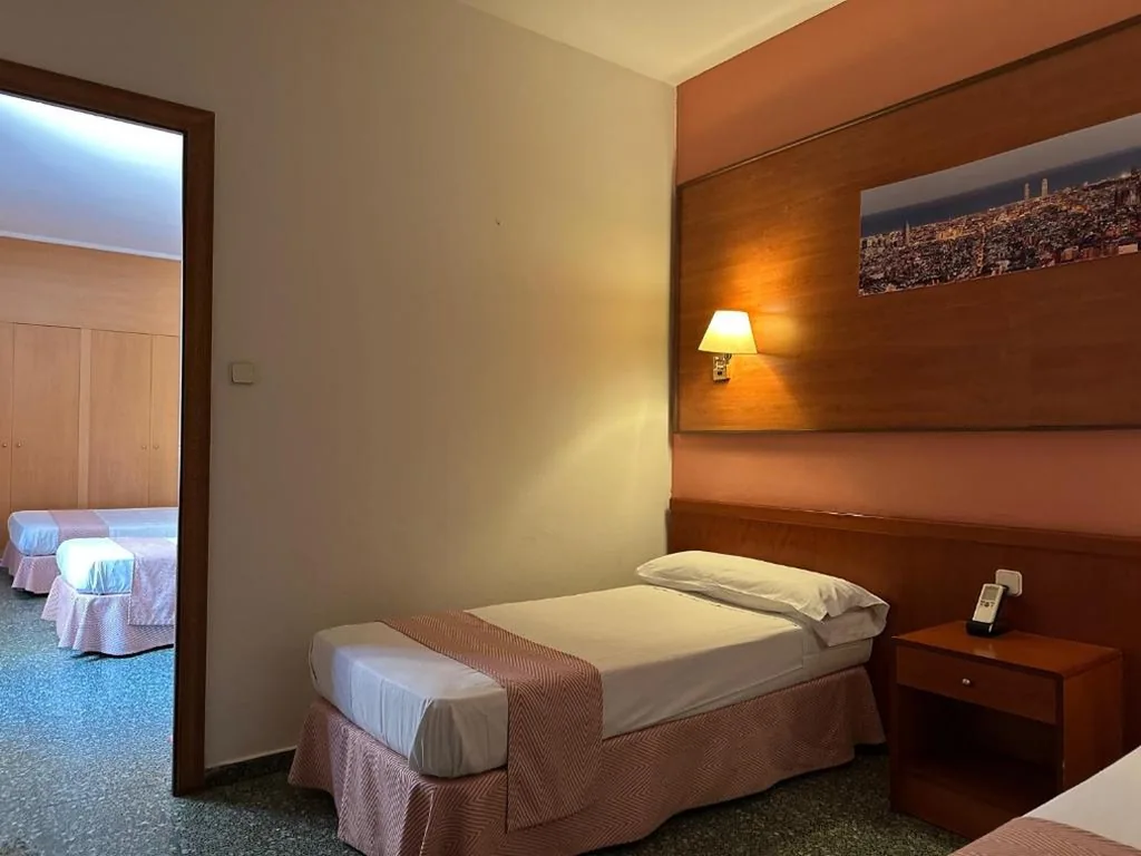 Economy-Vierbettzimmer — Cuatro Naciones