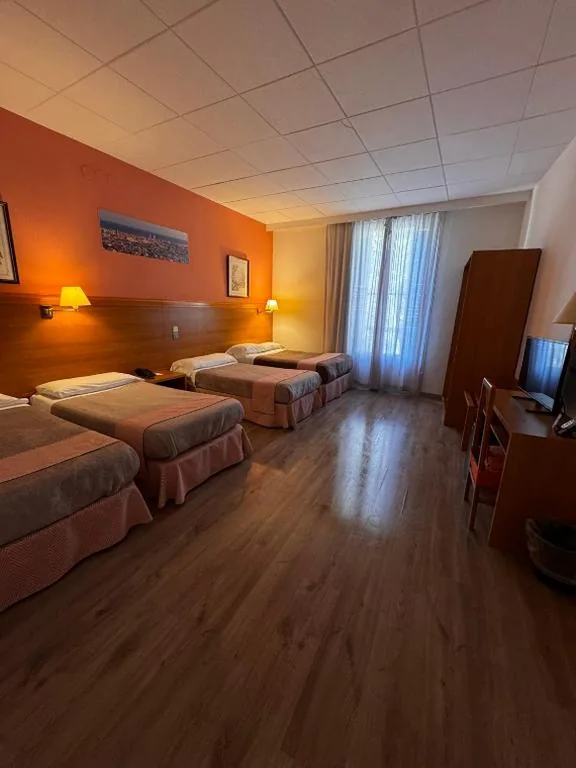 Familienzimmer mit Balkon — Cuatro Naciones