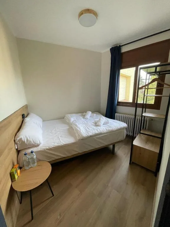 Camera doppia con bagno in comune - 1 o 2 letti — Cubez Viladrau by Dynamic Hotels