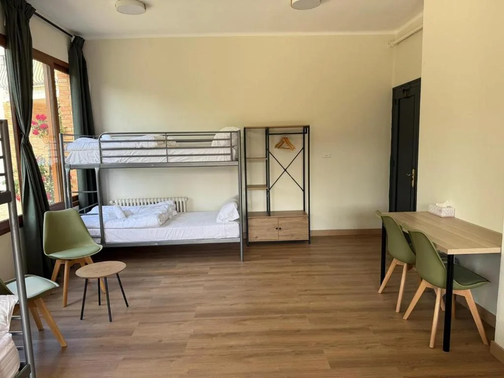 Camera familiare con bagno in comune — Cubez Viladrau by Dynamic Hotels