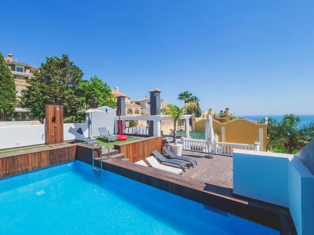 别墅 — Cubo's Gibralfaro House Center