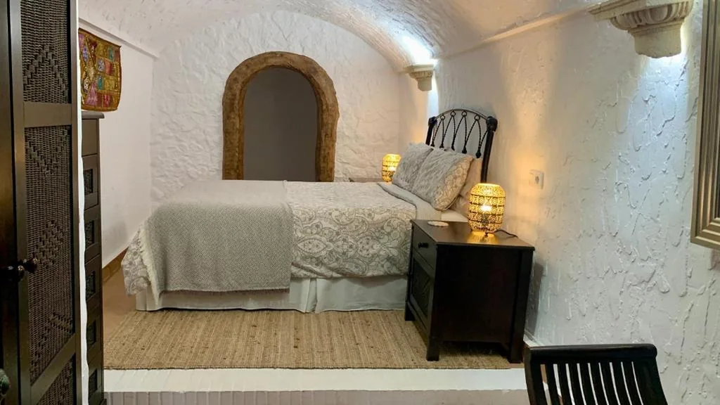 Cueva Romana, Solo Adultos, Apto para Nudistas