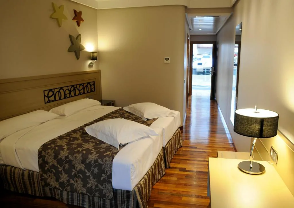エキストラベッド付きダブルルーム（大人3名）- ベッド2台 — Cumbria Spa Hotel 3* Sup