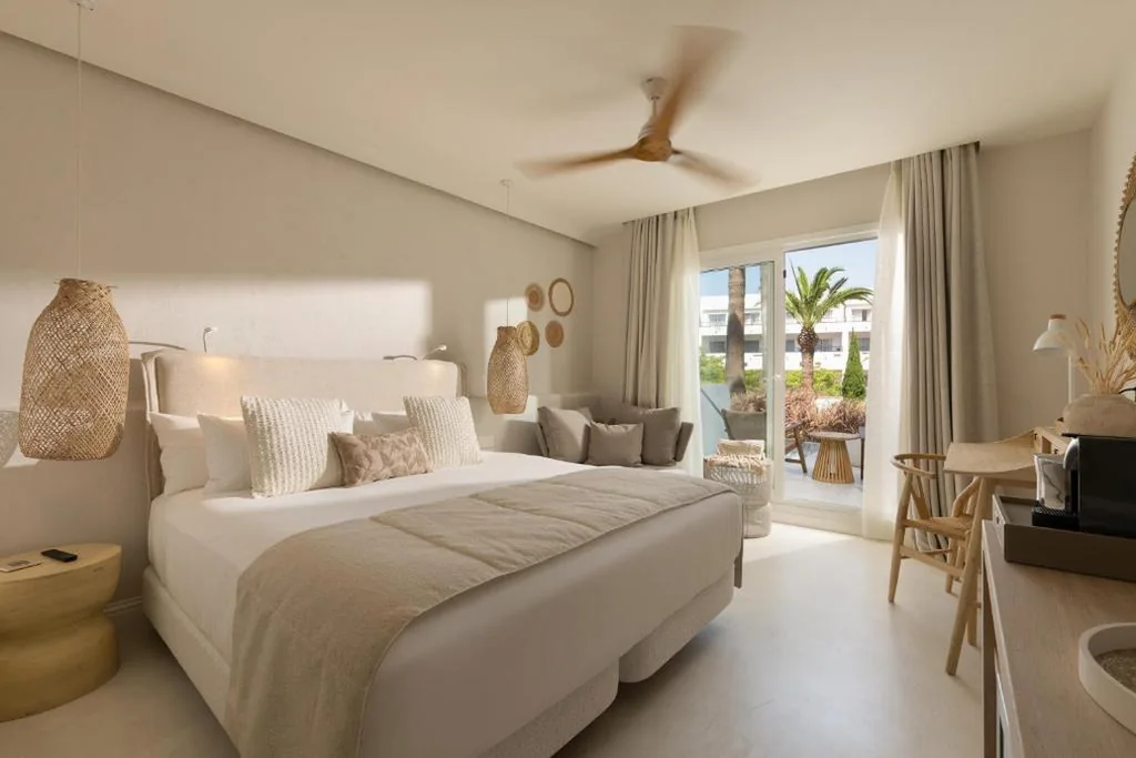 Tweepersoonskamer Swim-Out - 1 of 2 bedden — DAIA Slow Beach Hotel Conil - Adults Only Recommended