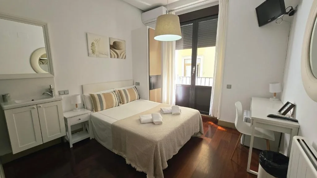 Habitación Doble con balcón — Das Barbieri by DAS HOSTALES