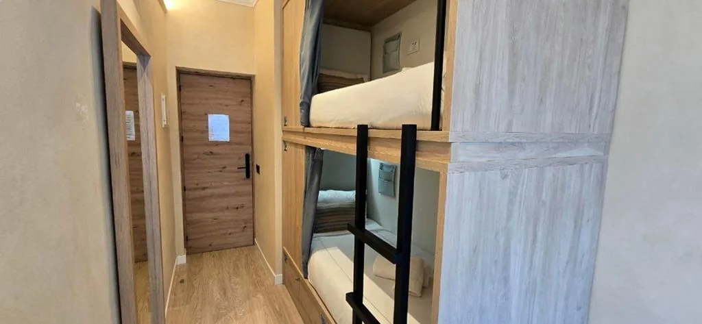 Camera Doppia con Letti Singoli e Bagno in Comune — Das Carretas by DAS HOSTALES