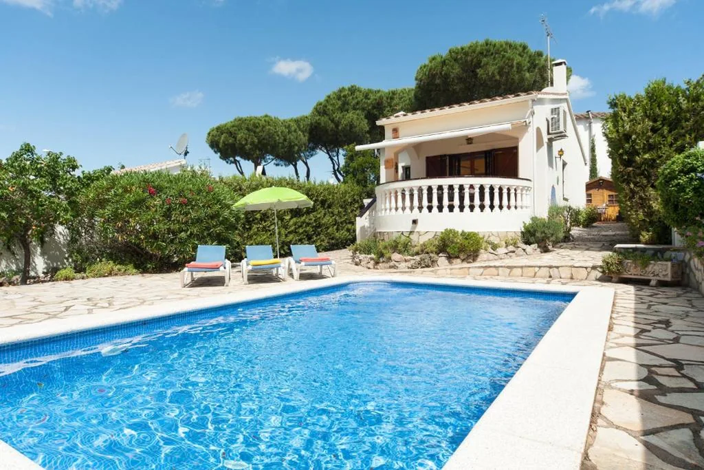 Villa con piscina privada — Dave