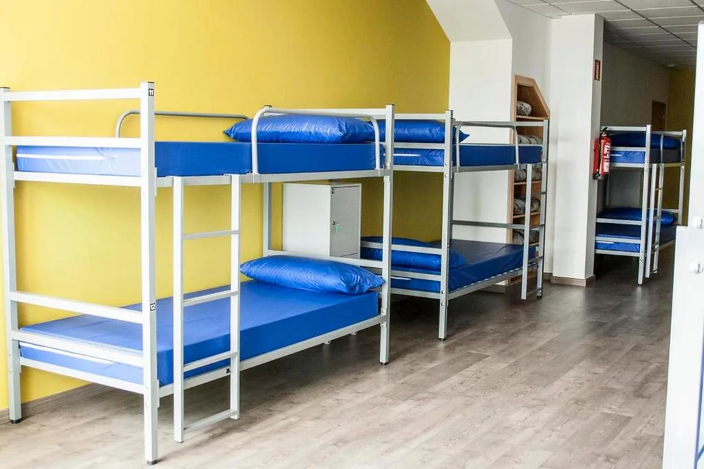 Litera en habitación compartida mixta — De Camino