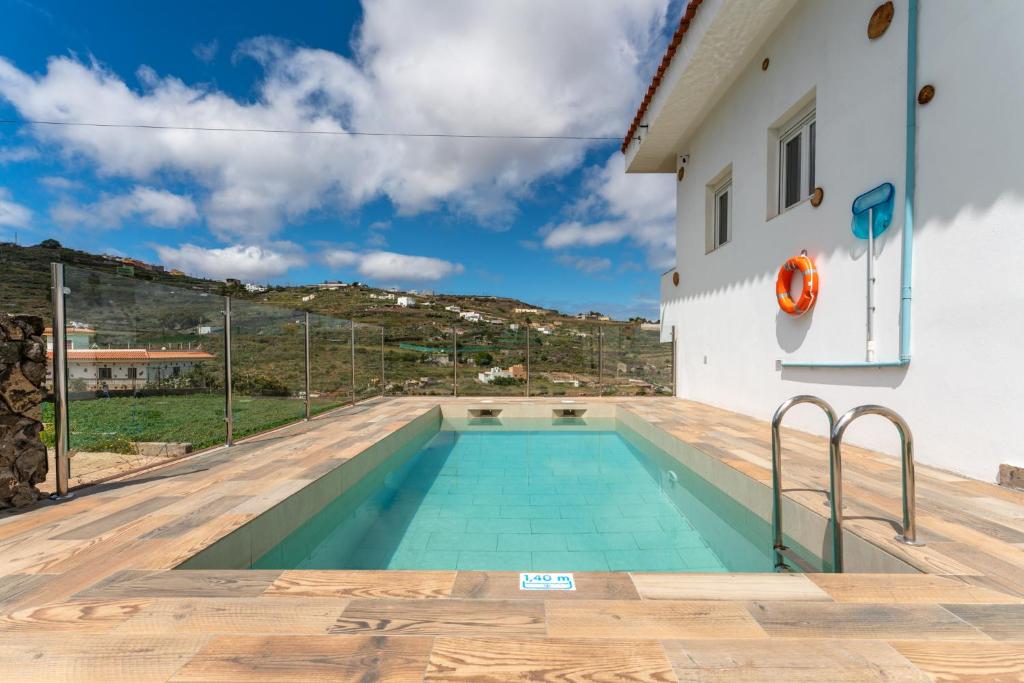 DejaBlue Villa rural con piscina entre mar y montaña