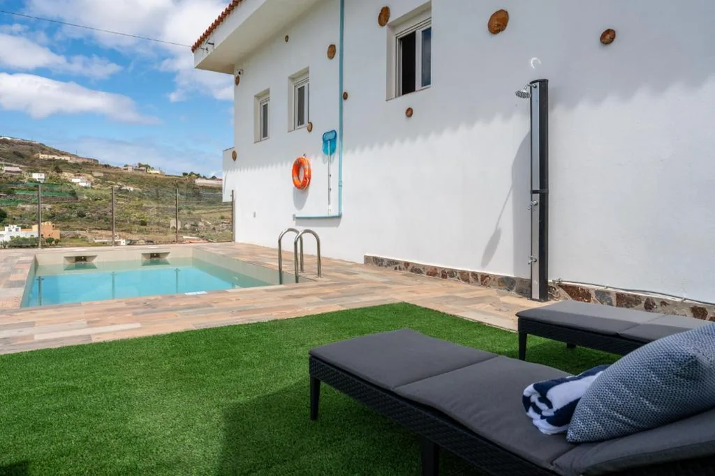 DejaBlue Villa rural con piscina entre mar y montaña