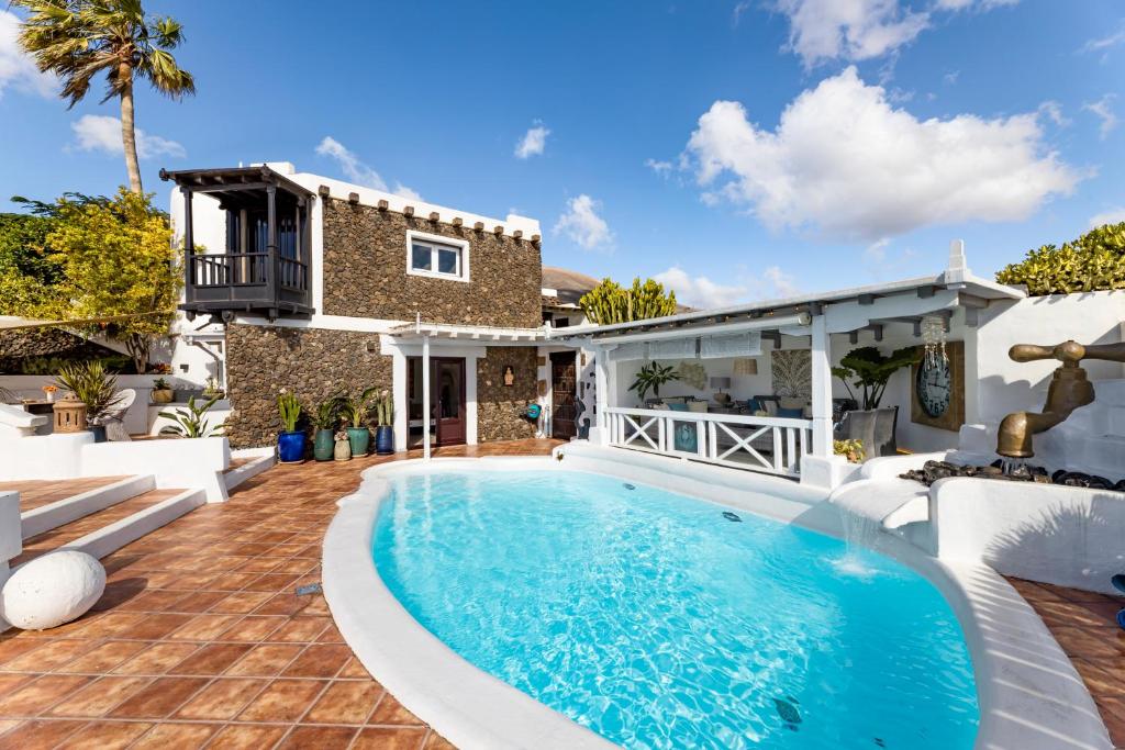 Deluxe designer historic villa Via Lactea, Panoramic sea views, Own private heated pool and subtropical garden